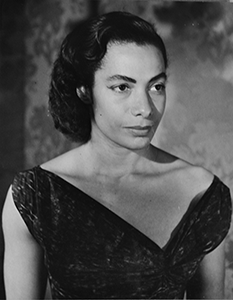 Dans le filmLe bonheur d’être aimé, d’Henri Storck sur Félix Labisse, 1961, elle chante et apparaît au début
